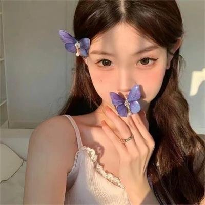 腰间持枪